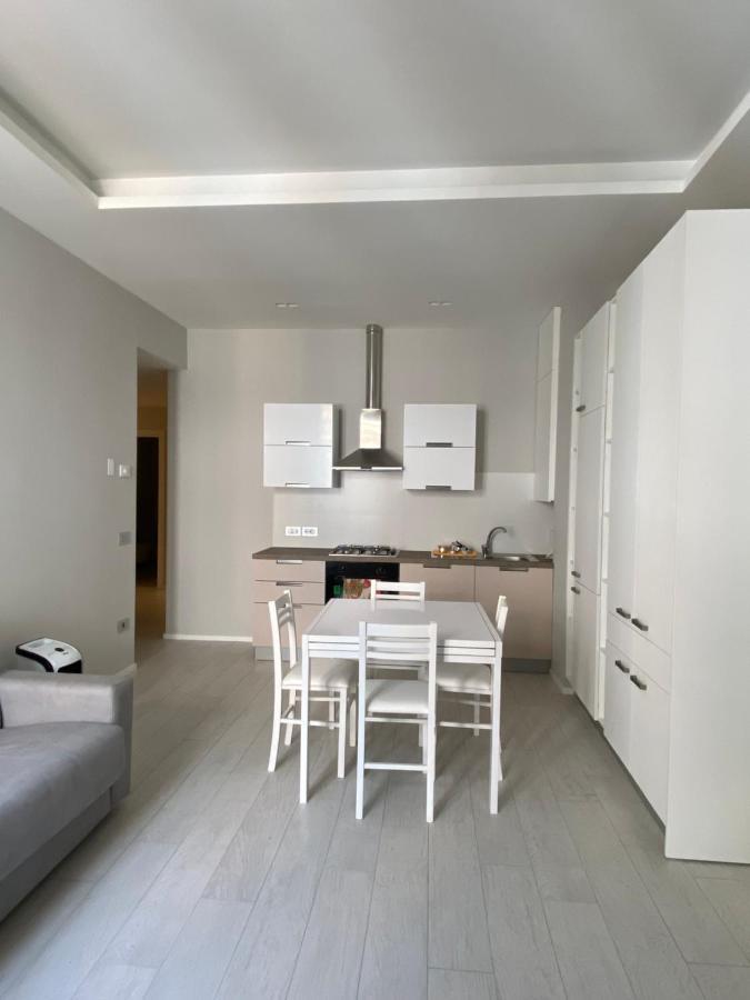 Casa Dante: Oneglia Centro-Marina-Spiagge Apartment Imperia Exterior photo