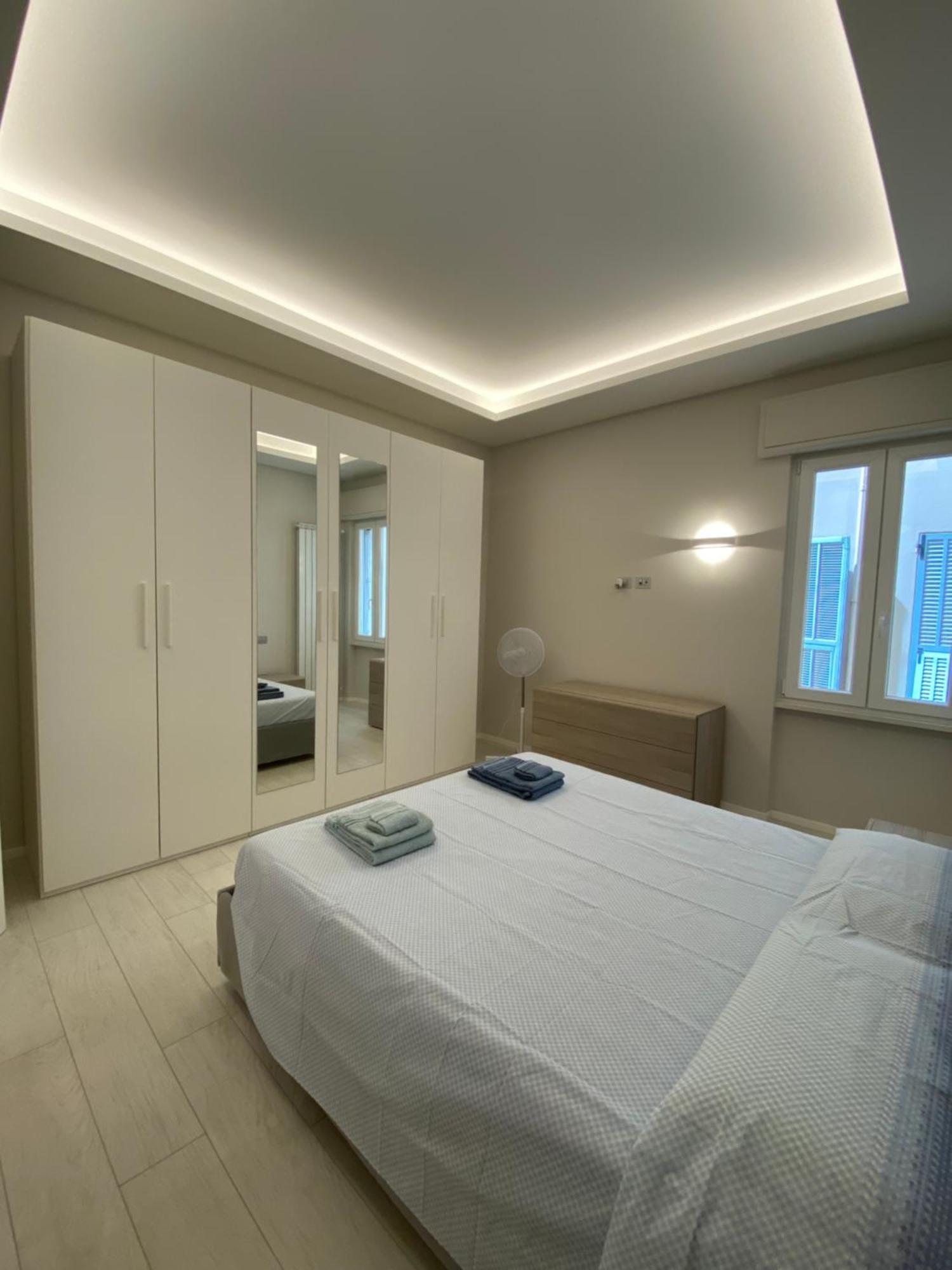 Casa Dante: Oneglia Centro-Marina-Spiagge Apartment Imperia Exterior photo