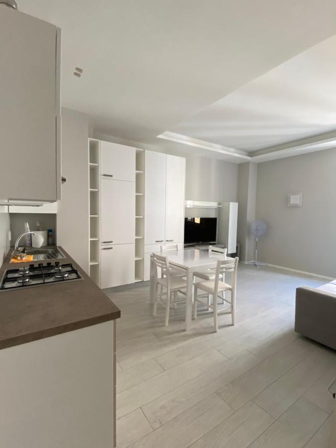 Casa Dante: Oneglia Centro-Marina-Spiagge Apartment Imperia Exterior photo