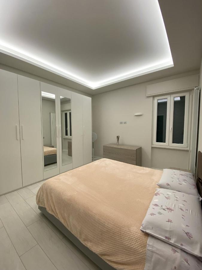 Casa Dante: Oneglia Centro-Marina-Spiagge Apartment Imperia Exterior photo