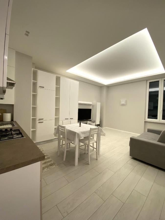 Casa Dante: Oneglia Centro-Marina-Spiagge Apartment Imperia Exterior photo