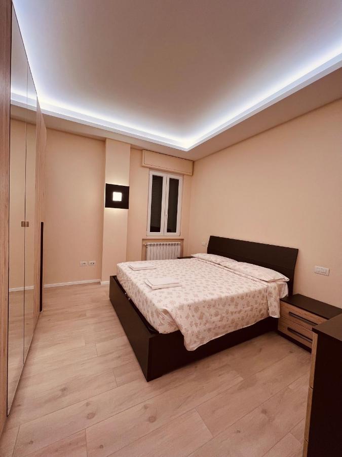 Casa Dante: Oneglia Centro-Marina-Spiagge Apartment Imperia Exterior photo