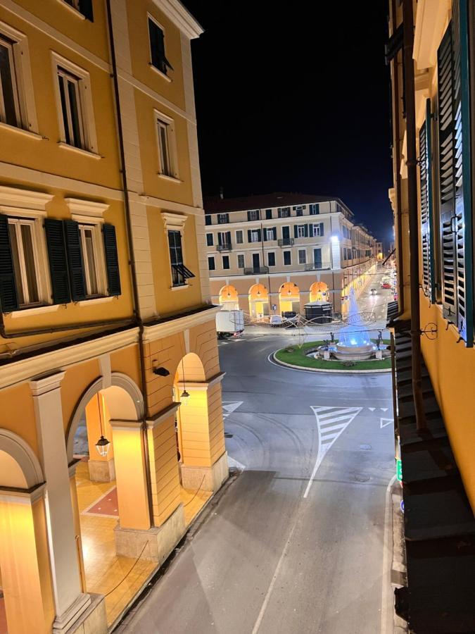 Casa Dante: Oneglia Centro-Marina-Spiagge Apartment Imperia Exterior photo