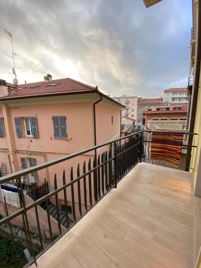 Casa Dante: Oneglia Centro-Marina-Spiagge Apartment Imperia Exterior photo